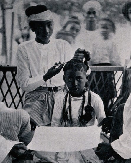 Cutting the hair (ဆံချ)